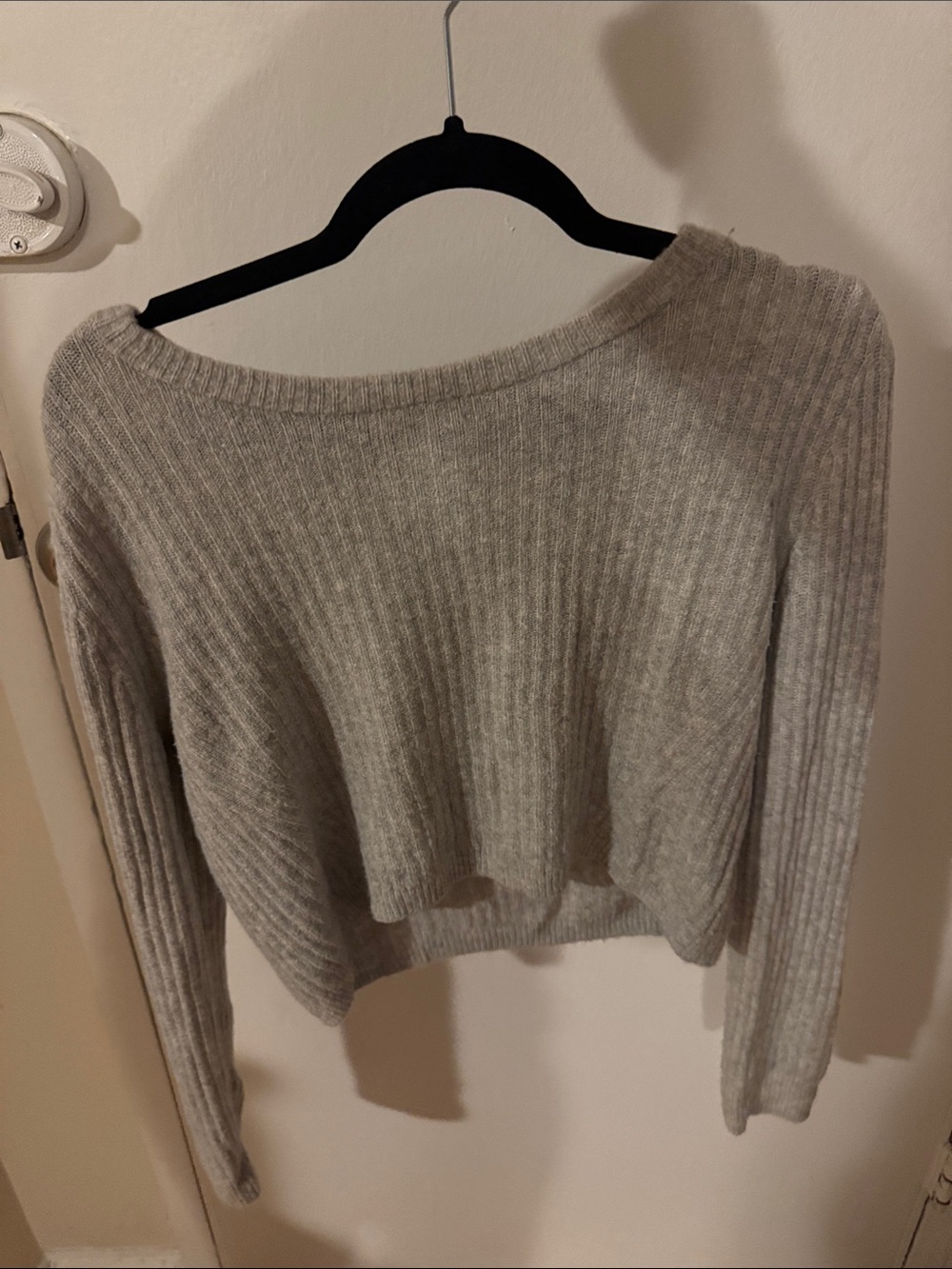 Francesca's Collections Light Gray Cropped Ribbed Sweater